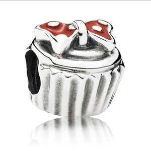 Pandora x Disney Mini Mouse cupcake charm